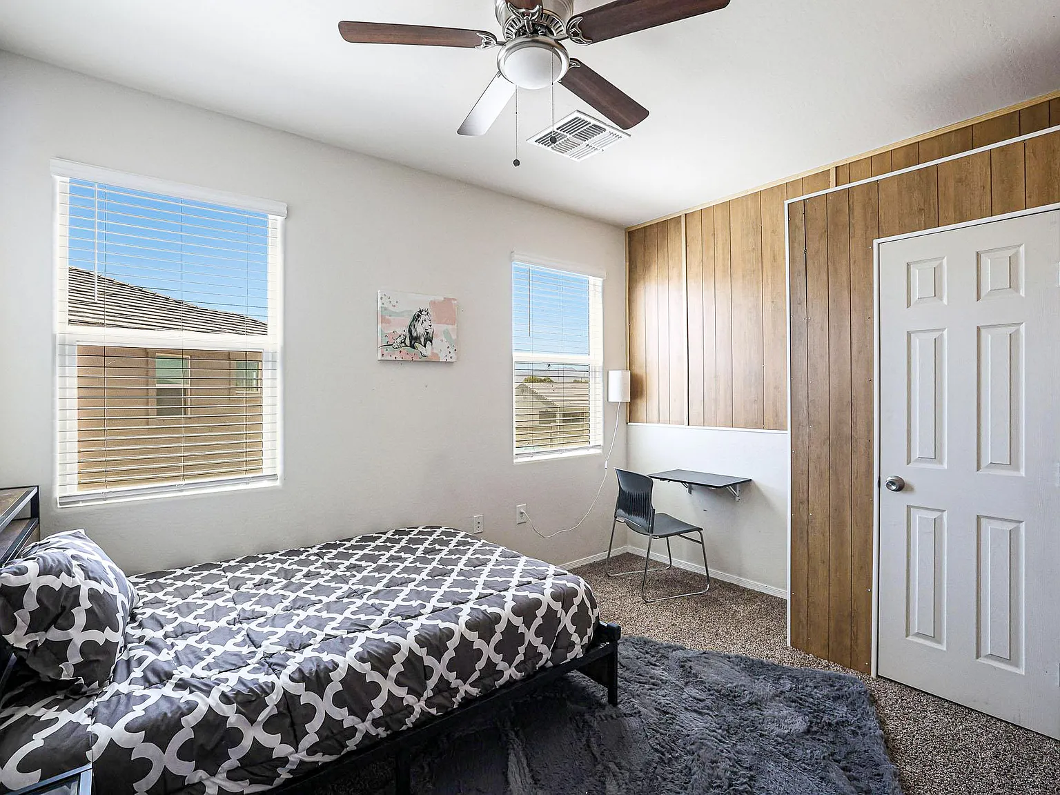 4 bed, 3.0 bath, 2397 sqft, $866 — Photo 1