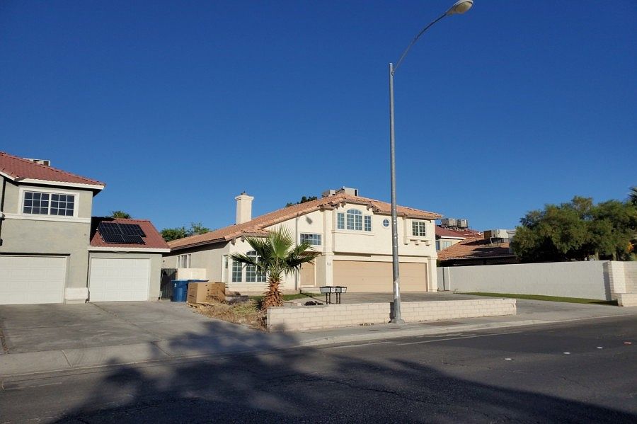 2nd image of 5132 S Torrey Pines Dr