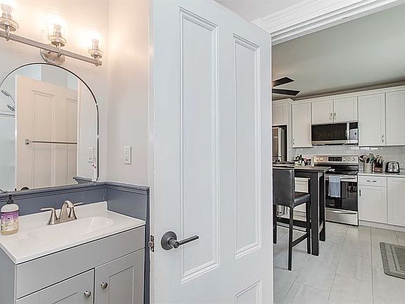 4th image of 37 Rockland St Floor 1