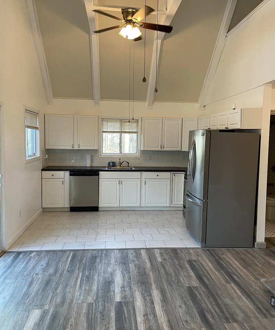 2 bed, 900 sqft, $1,800 — Photo 2