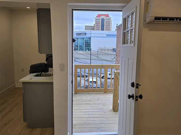 31 Van Zandt St #3 — Photo 8