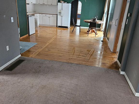 5th image of 1135 W 1st St