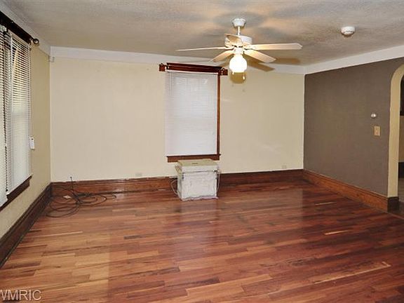 3rd image of 47 McKinley Ave S