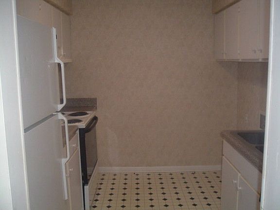 4th image of 850 Mallery St #15E