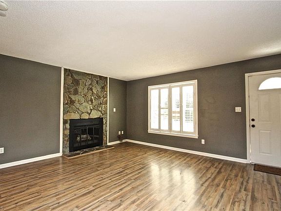 3rd image of 3604 Barclay St