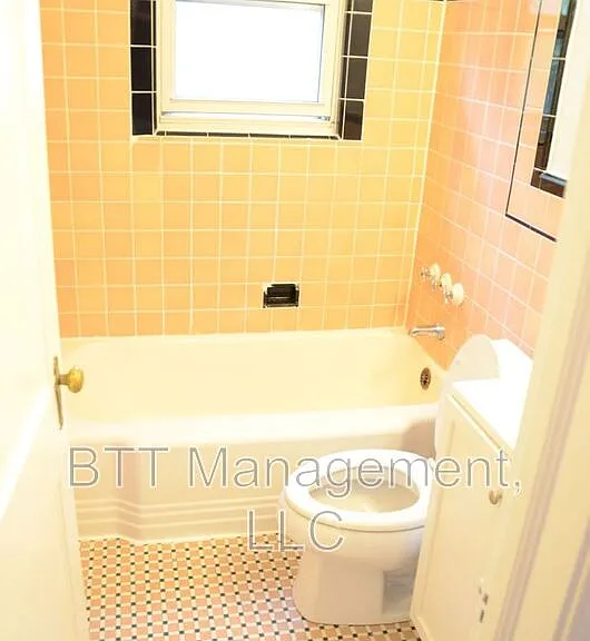 8210 Greenwood Ave #4 — Photo 5