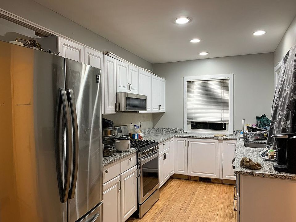 1st image of 880 18th Ave SE