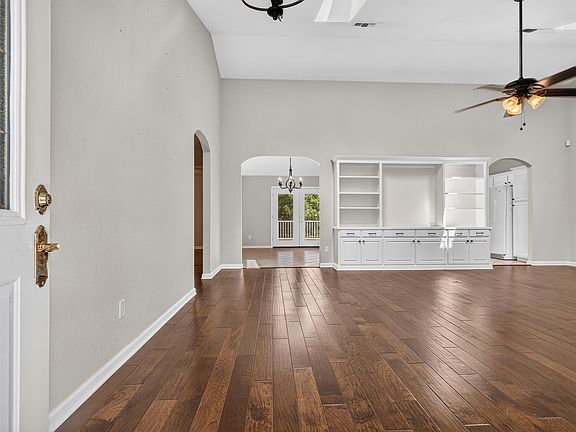 4th image of 100 Forest View Ct