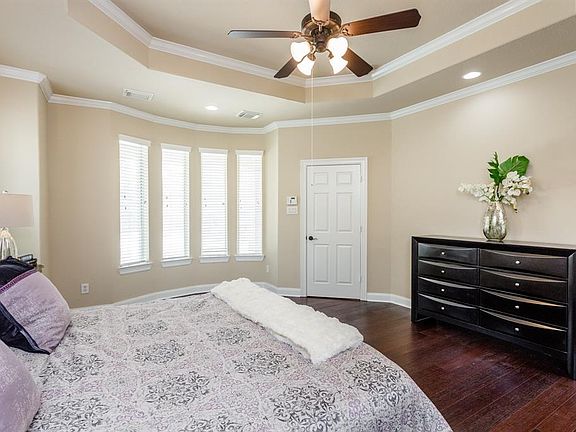2nd image of 6815 Catesby Pl