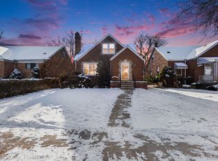 15760 Couzens Ave, Eastpointe, MI 48021