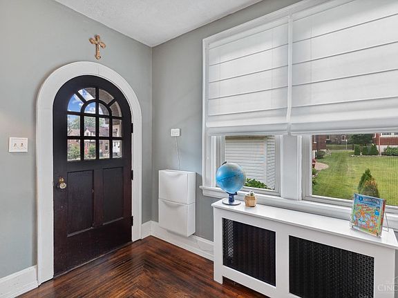 5th image of 2982 Lischer Ave