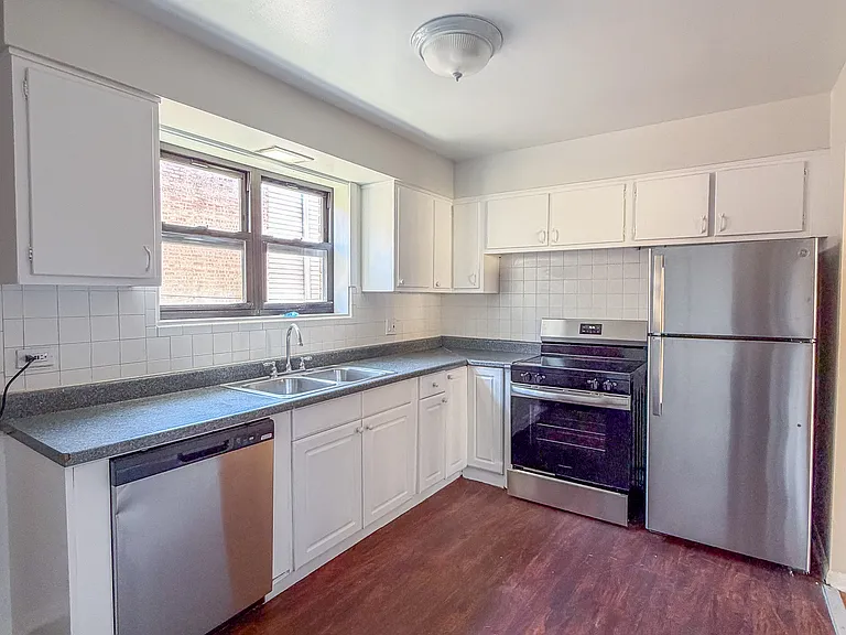 9012 Lamon Ave #1W — Photo 1
