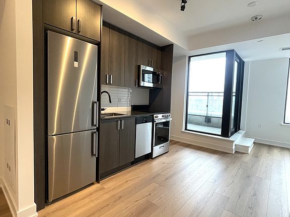 4th image of 758 Dovercourt Rd #506