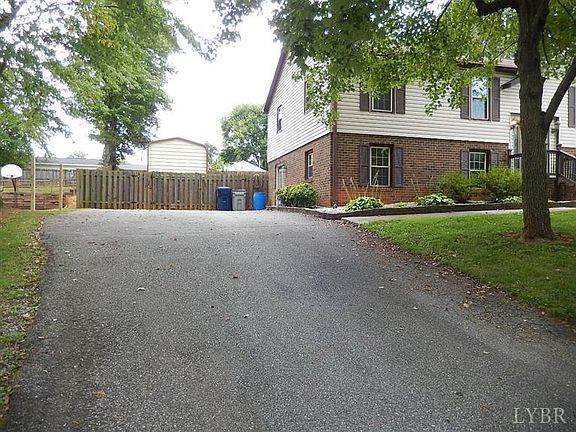 5th image of 97 Deerfield Ln