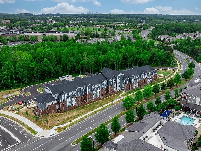 Northlake Center Apartments — Photo 28