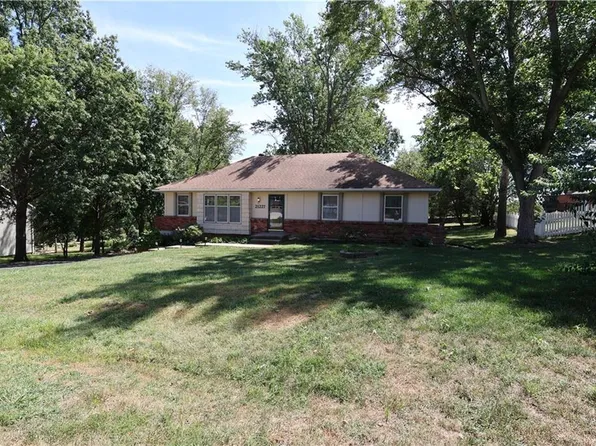 21227 W 70th St, Shawnee, KS 66218