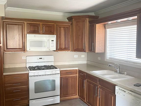 3rd image of 16818 82nd Ave APT 1S