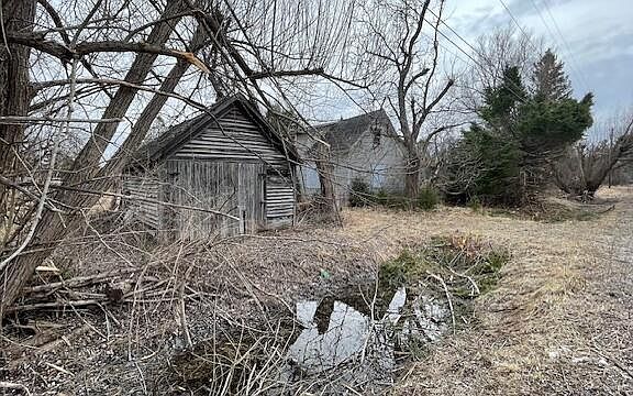 3rd image of 6841 Davies Ave