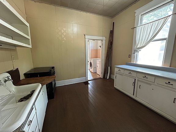 3rd image of 301 S Mendenhall St #4