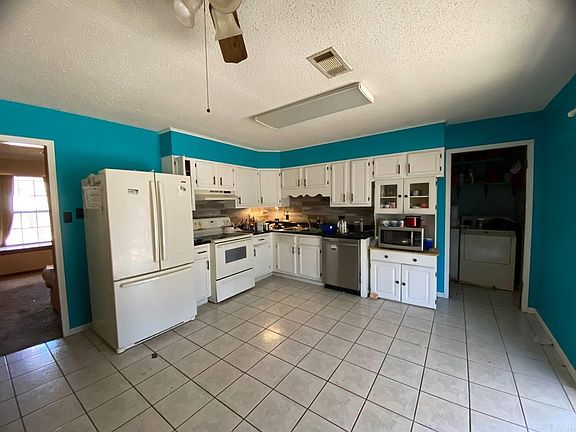 4th image of 187 Southwood Dr