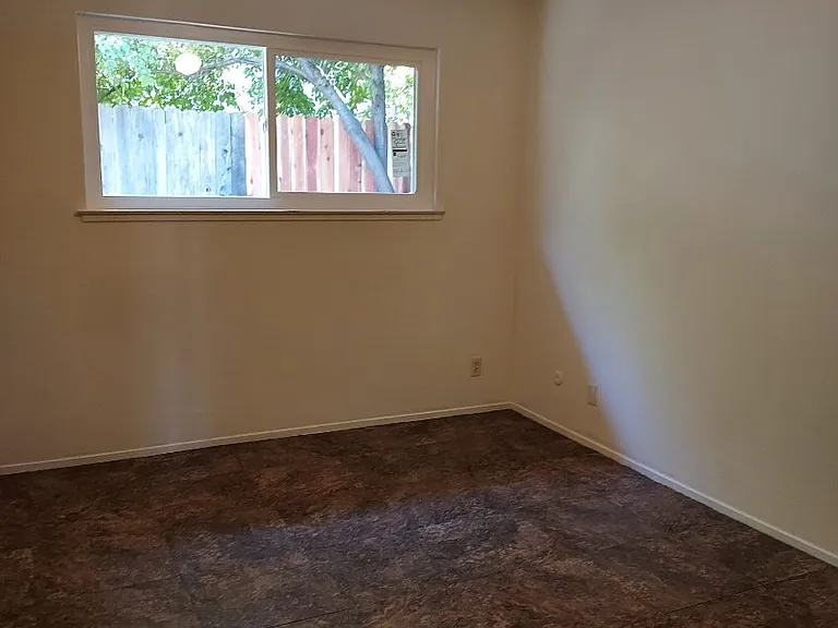 4520 Hackberry Ln — Photo 5