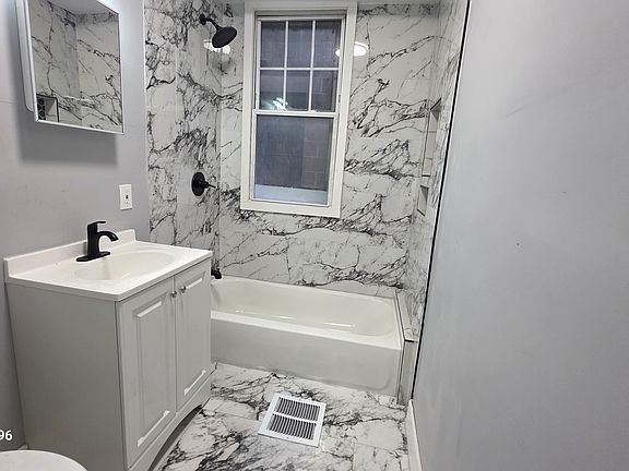 4th image of 549 Lombard St #1