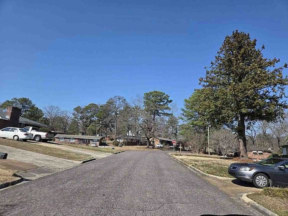 4th image of 804 Westfield Dr