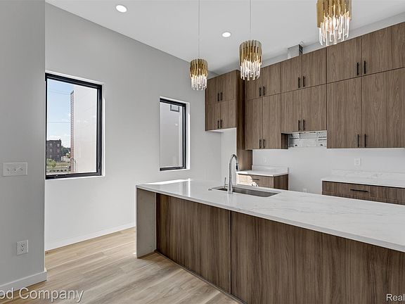 5th image of 177 Gladstone St