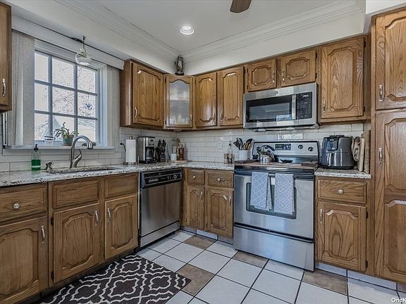 5th image of 179 Clinton Ave E