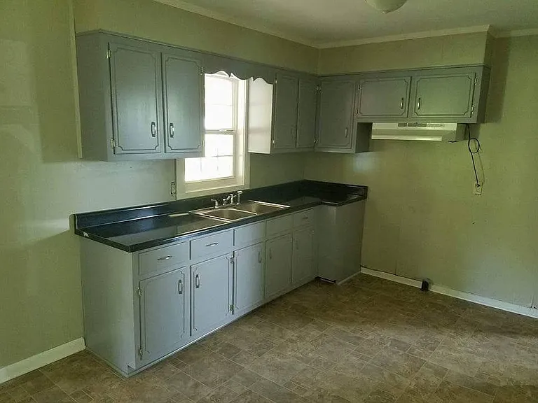 319 Mount Moriah St — Photo 5