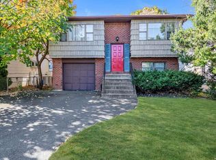 14 Cross St, Port Washington, NY 11050