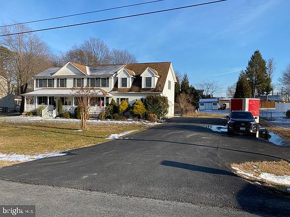 3rd image of 711 Victoria Dr