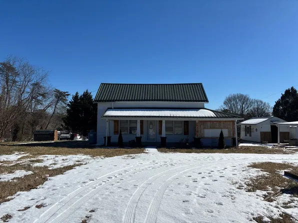 370 N Franklin Rd, Mount Airy, NC 27030