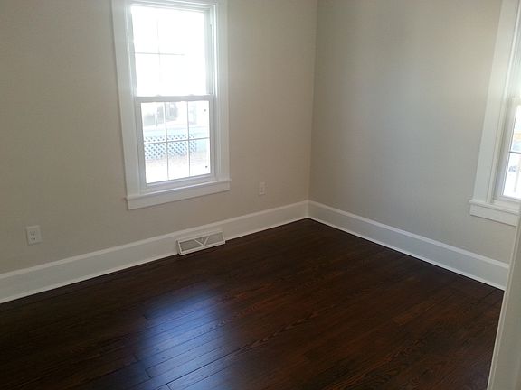 5th image of 402 Brown Ave