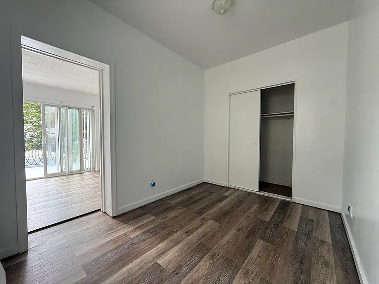 1427 Merry Ave #1 — Photo 2