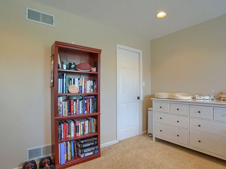 690 Stoverdale Rd — Photo 28