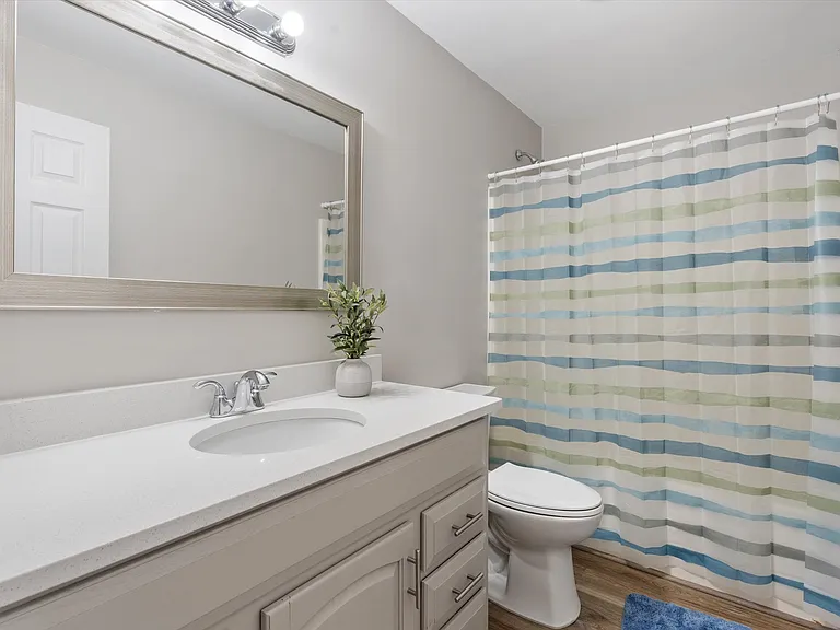 105 S York St — Photo 7