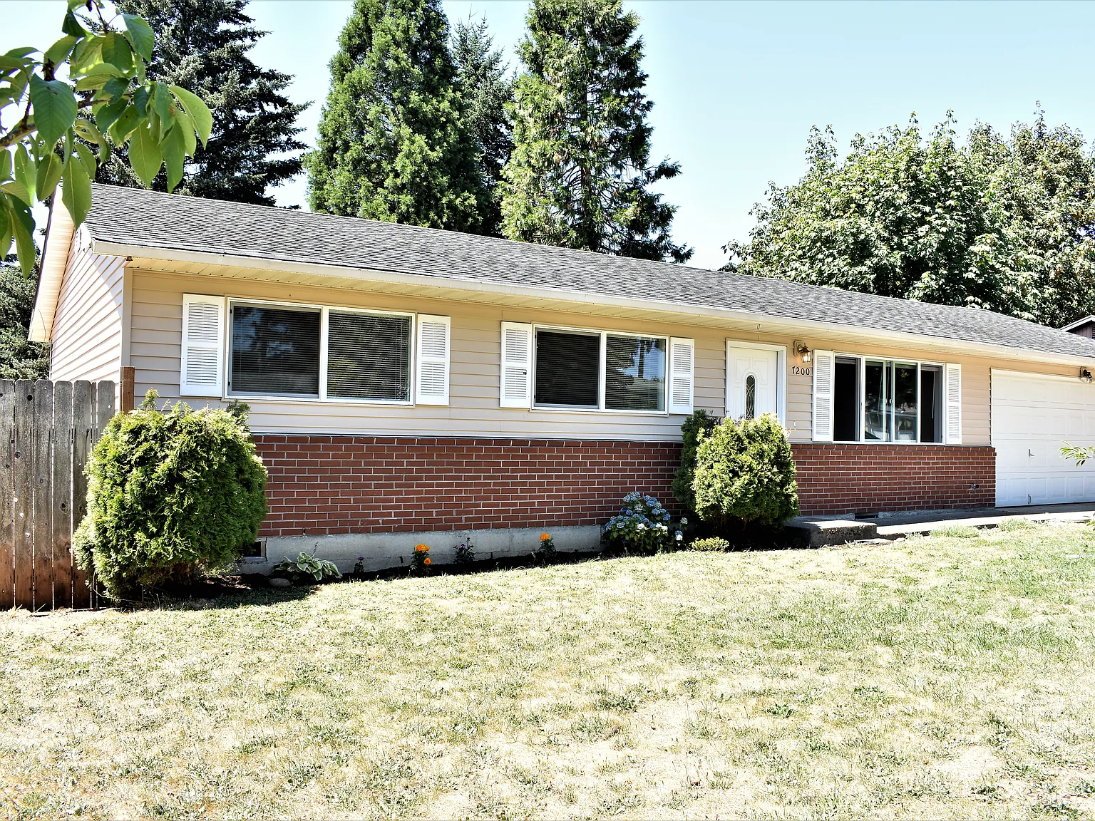 3 bed, 1.5 bath, 988 sqft, $2,330 — Photo 1