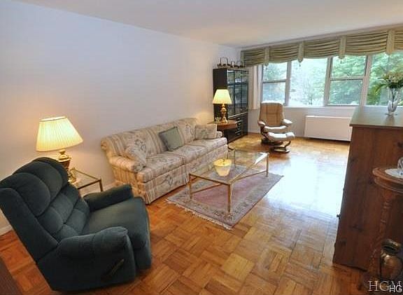 Bright and Sunny "L" shaped living room and dining room has cour