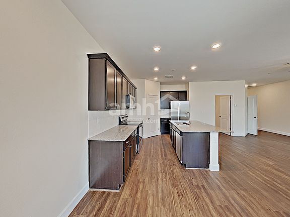 4th image of 5933 W Larkspur Dr