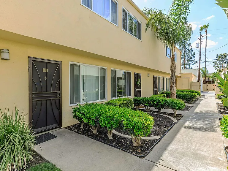 Villa Pacific Townhomes — Photo 24