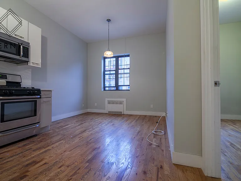 63 Pulaski St #1B — Photo 4