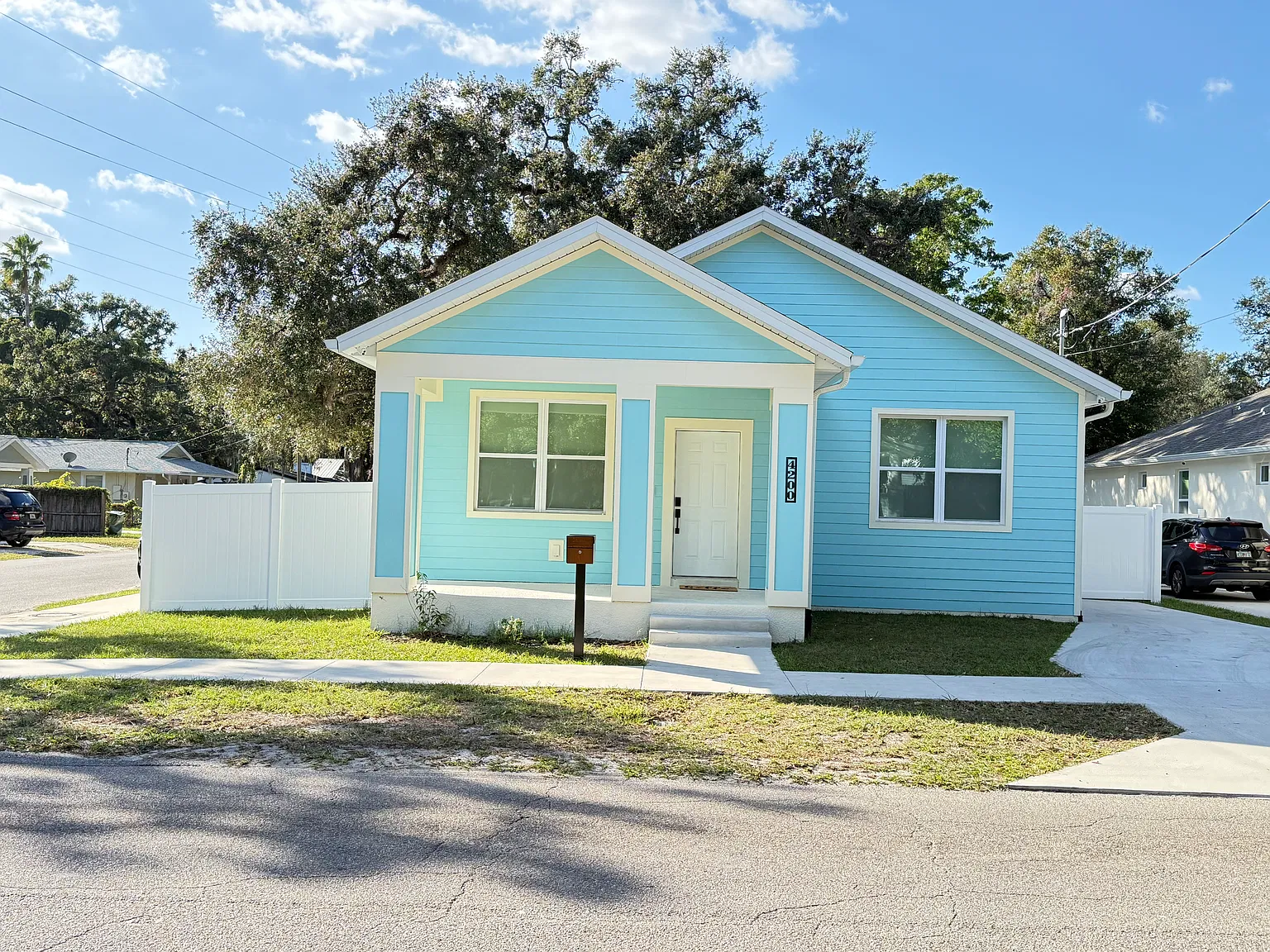 3 bed, 1706 sqft, $3,200 — Photo 2