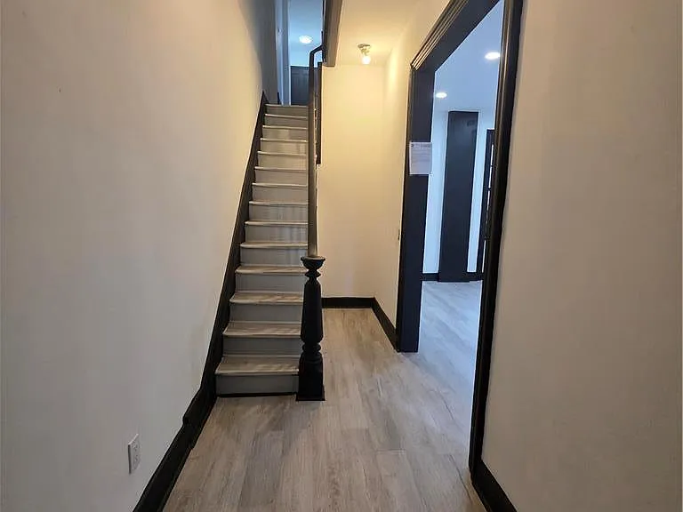 300 Pine St — Photo 8
