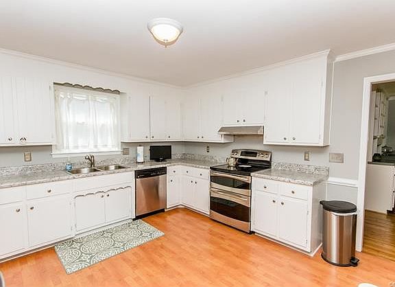 4th image of 4524 Berkshire Ln