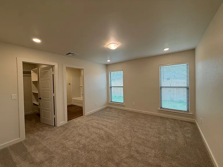 1305 N Chicago Ave — Photo 9