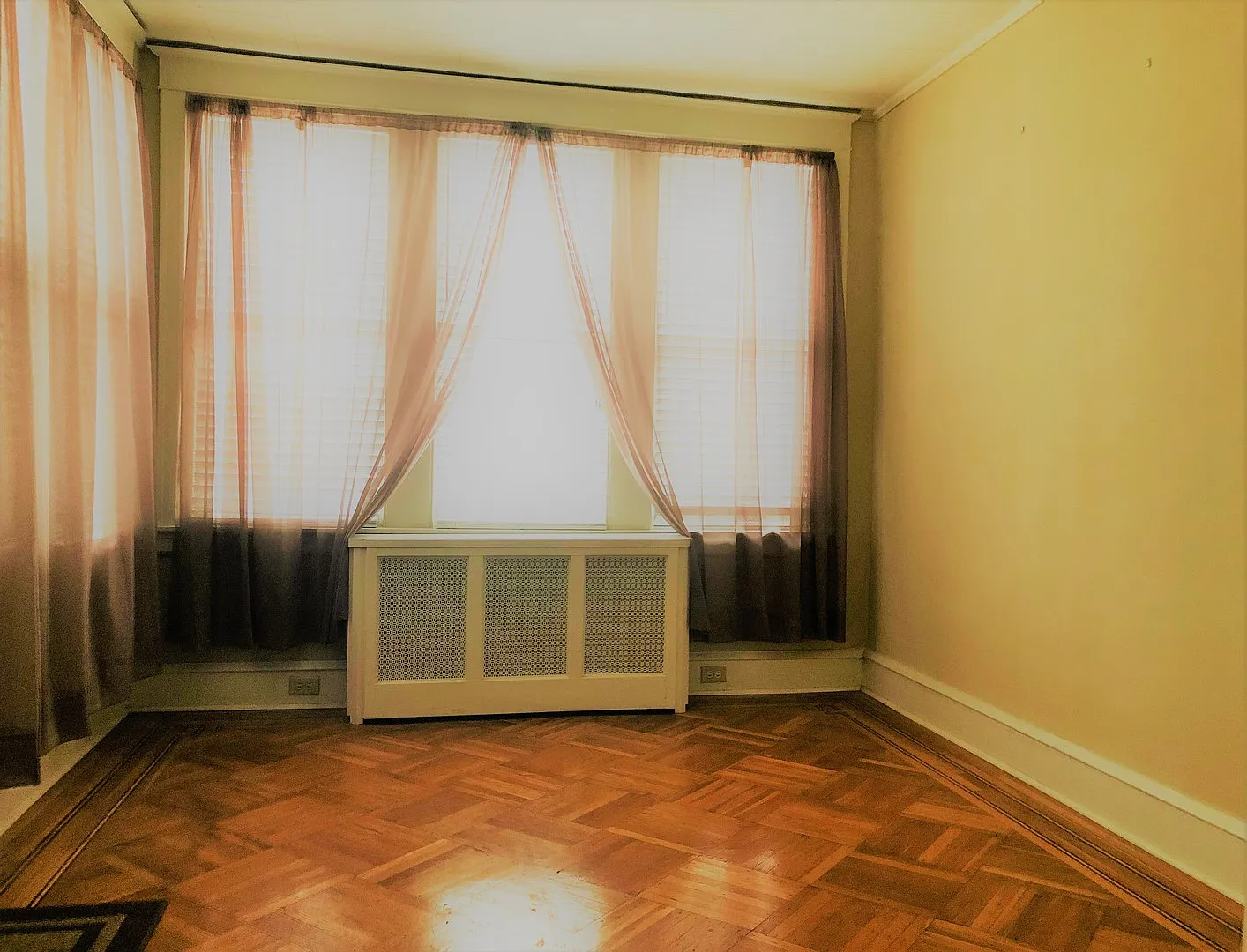 Stunning 3-Bedroom Townhome in Manayunk! Available mid-August! — Photo 3