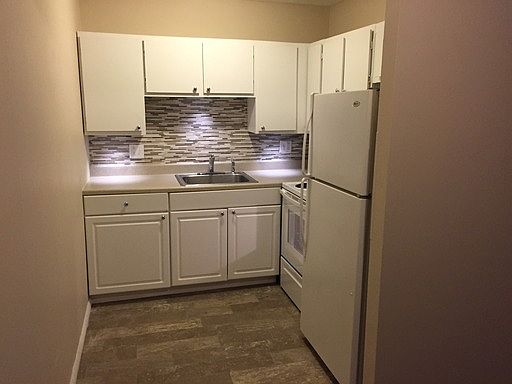4th image of 2814 Harrison Ave APT 12