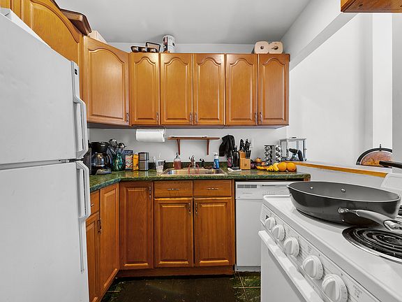 3rd image of 203 E 82nd St #3A
