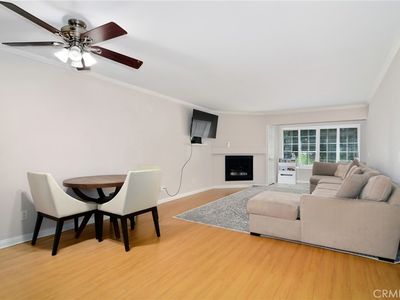 5530 Owensmouth Ave APT 123, Woodland Hills, CA, 91367